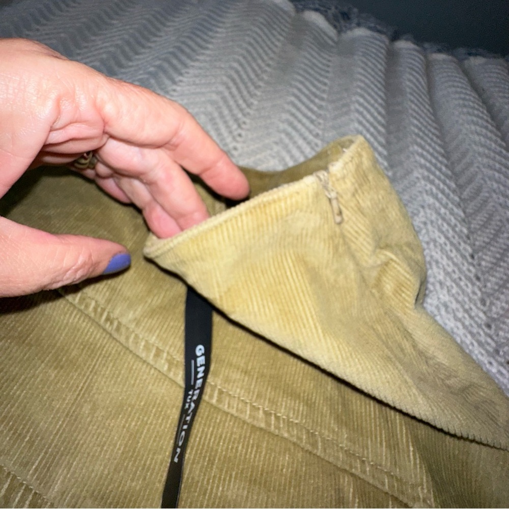 Women's A.M.I. Corduroy Green Skirt - Size 10 - Picture 7 of 7